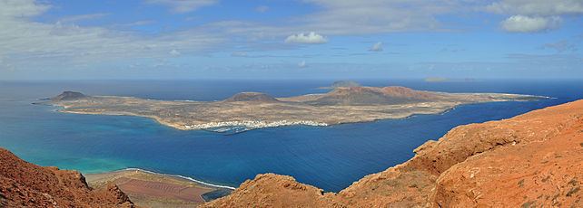Graciosa, Canary Islands httpsuploadwikimediaorgwikipediacommonsthu