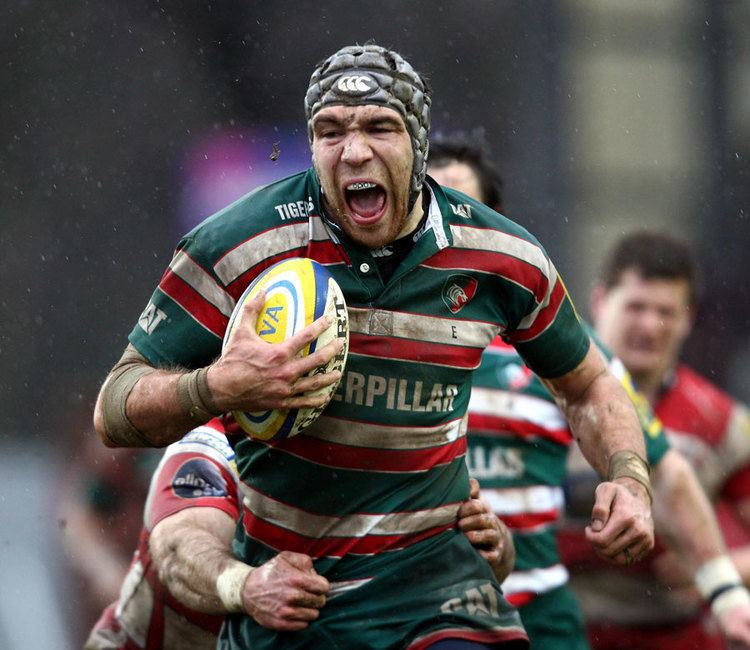 Graham Kitchener Leicester Tigers lock Graham Kitchener goes on the charge