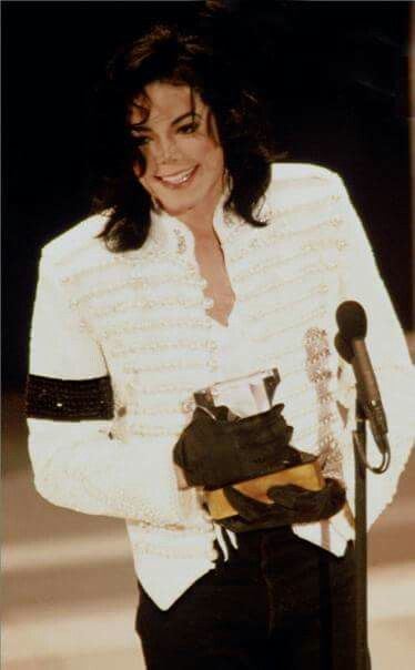 Grammy Legend Award 1993 Grammys Legend Award Michael Jackson Pinterest Legends