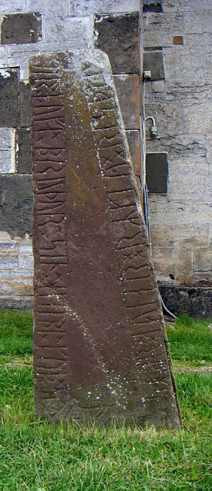 Granavollen stone httpsuploadwikimediaorgwikipediacommonsee