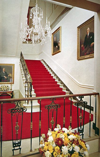 Grand Staircase (White House) wwwwhitehousemuseumorgfloor1entrancehallgran