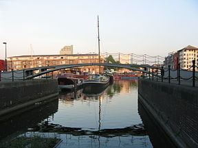 Grand Surrey Canal httpsuploadwikimediaorgwikipediacommonsthu