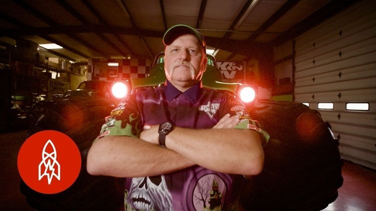 Grave Digger (truck) GRAVE DIGGER The Definition of a Monster Truck YouTube