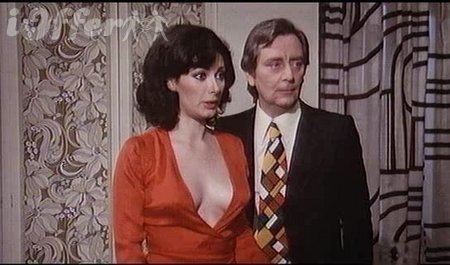 Enrico Simonetti as Pino Persichetti and Edwige Fenech as Marianna in a movie scene from Grazie Nonna (1975 Italian film).