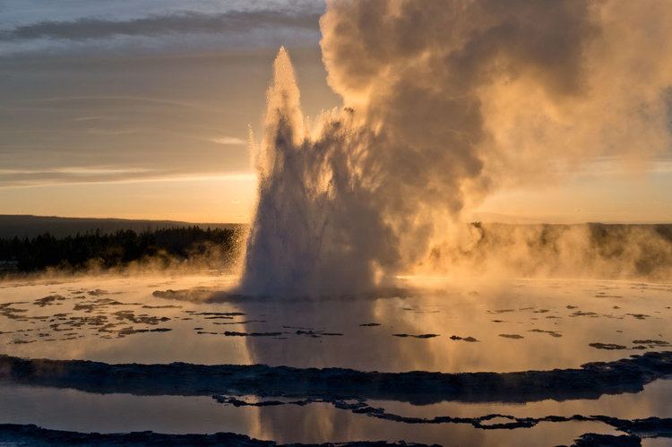 Great Fountain Geyser Yellowstone Geyser amp Hot Springs Photo Guide