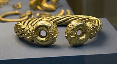 Great Torc from Snettisham httpsuploadwikimediaorgwikipediacommonsthu