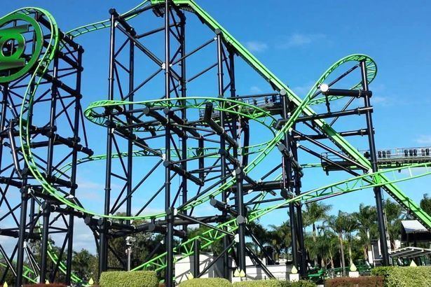 Green Lantern Coaster Thrillseekers left dangling 50m above the ground when rollercoaster