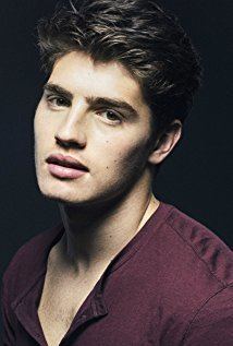 Gregg Sulkin iamediaimdbcomimagesMMV5BMTY0MjAyMDUxMF5BMl5