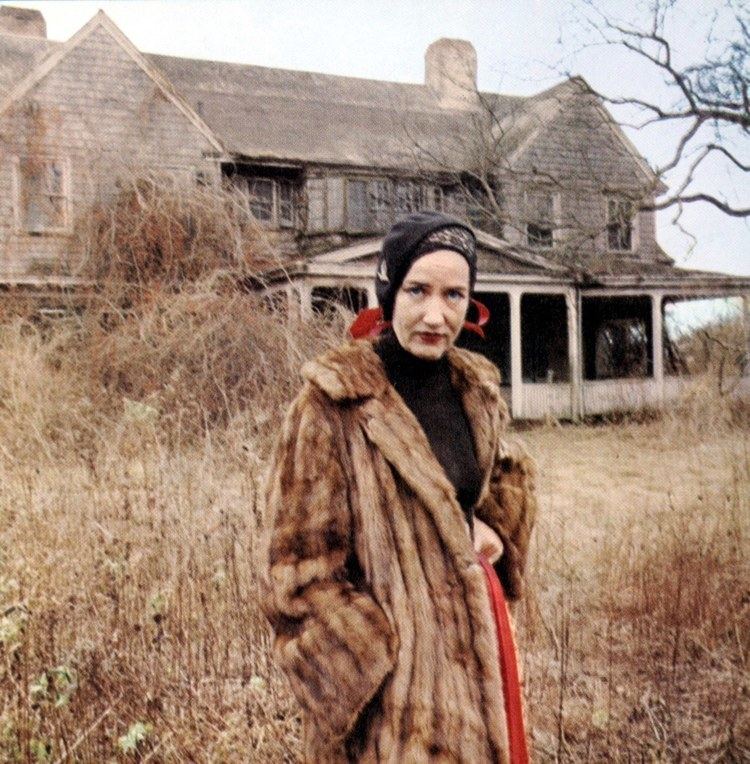 Grey Gardens What Does the Grey Gardens House Look Like Now Vogue