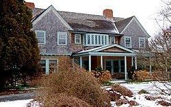 Grey Gardens (estate) httpsuploadwikimediaorgwikipediacommonsthu