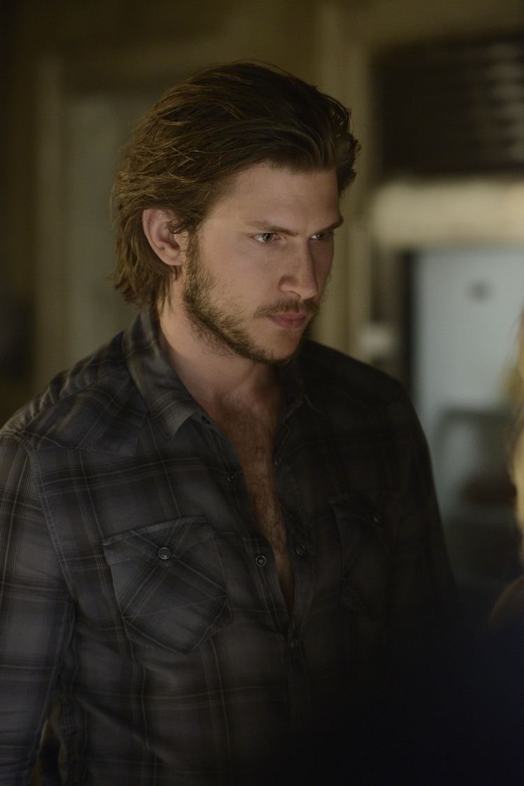 Greyston Holt Bitten Spoilers Images For Season 1 Episode 2 Prodigal