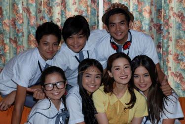 Growing Up (2011 Philippine TV series) Kathryn Bernardo and Julia Montes Seize Love on 39Growing Up39 Pinoy