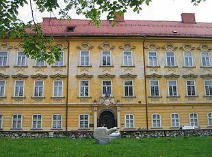 Gruber Mansion httpsuploadwikimediaorgwikipediacommonsthu