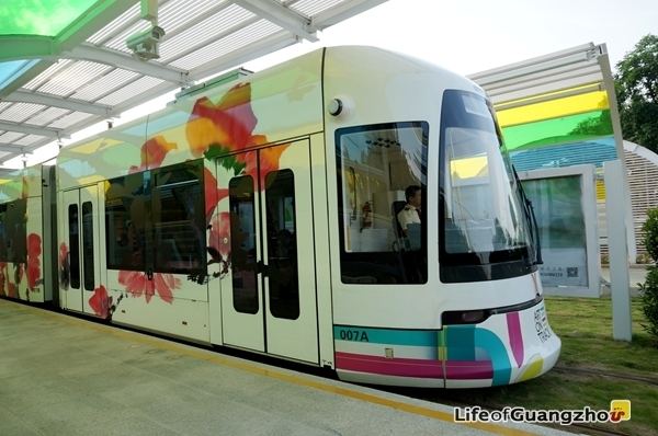 Guangzhou Trams Take a Tram Trip for the Riverside SightseeingLife of Guangzhou