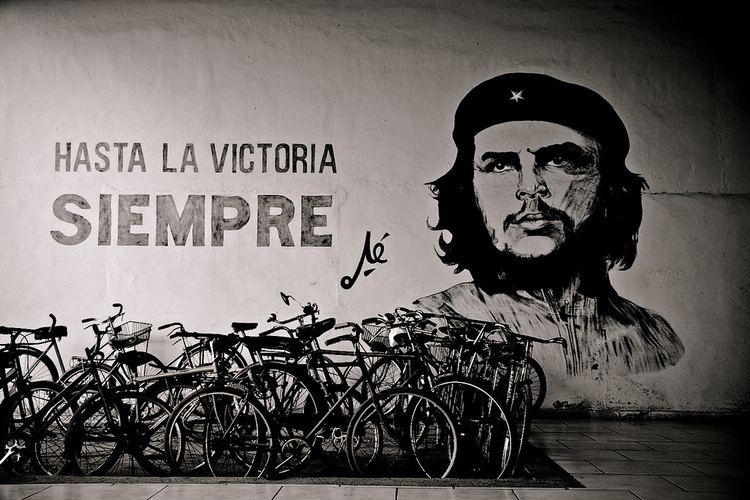 Guerrillero Heroico Guerrillero Heroico Murales in Santa Clara Cuba Ramon Rosati