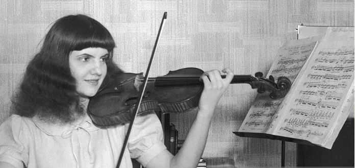 Guila Bustabo American Violinist Guila Bustabo Died on This Day in 2002 ONTHISDAY