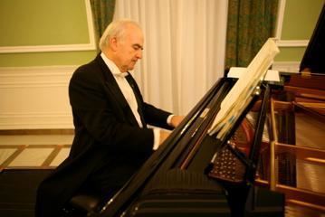 Guillermo Gonzalez (pianist) Clases magistrales de piano con Guillermo Gonzlez Escuela Cedam
