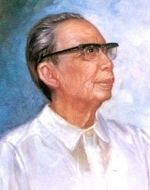 A portrait of Guillermo Estrella Tolentino looking afar while wearing white barong and eyeglasses