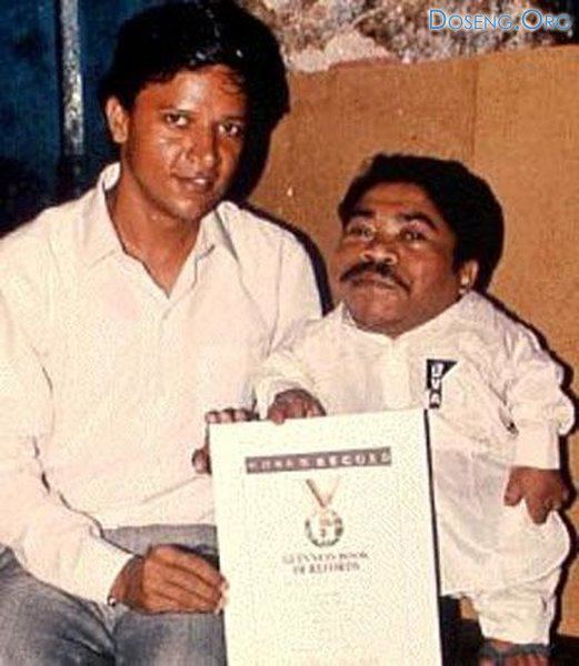 Gul Mohammed The smallest man in the world died 8 photos Page 1