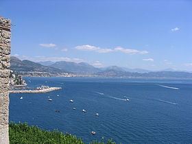 Gulf of Salerno httpsuploadwikimediaorgwikipediacommonsthu