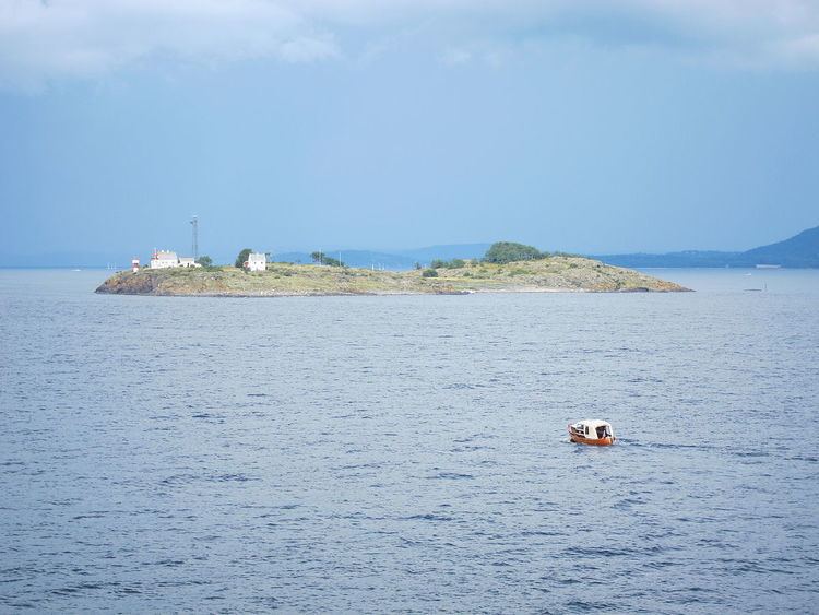 Gullholmen Lighthouse httpsuploadwikimediaorgwikipediacommonsthu