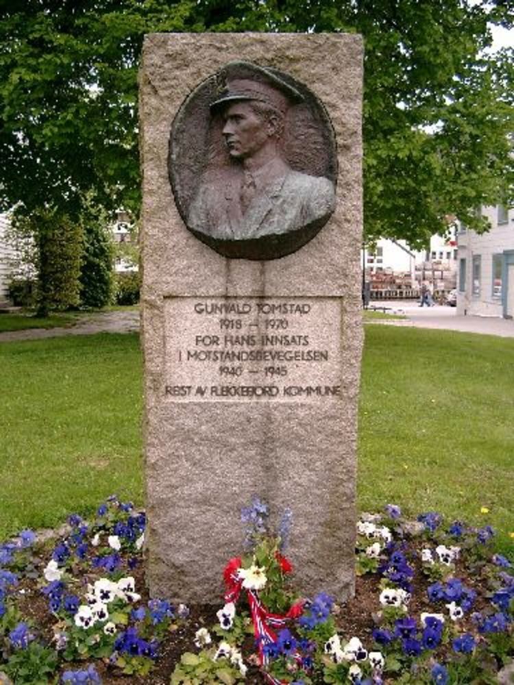 Gunvald Tomstad Bauta med relieff av Gunvald Tomstad Krigsminnesmerker i Norge