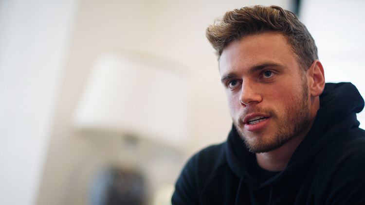 Gus Kenworthy Olympian Gus Kenworthy Comes Out Skiing Now Gayer