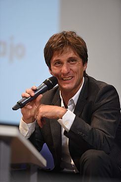 Gustavo Barros Schelotto httpsuploadwikimediaorgwikipediacommonsthu