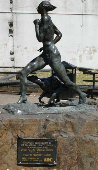 Guto Nyth Brân The Sporting Statues Project Guto Nyth Bran Mountain Ash Rhondda