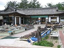 Gyeongju Folk Craft Village httpsuploadwikimediaorgwikipediacommonsthu