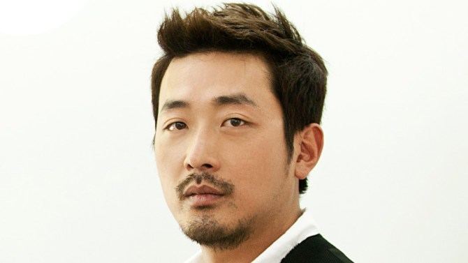 Ha Jung-woo Cannes Korea39s Ha Jungwoo to Direct Star in 39Blood