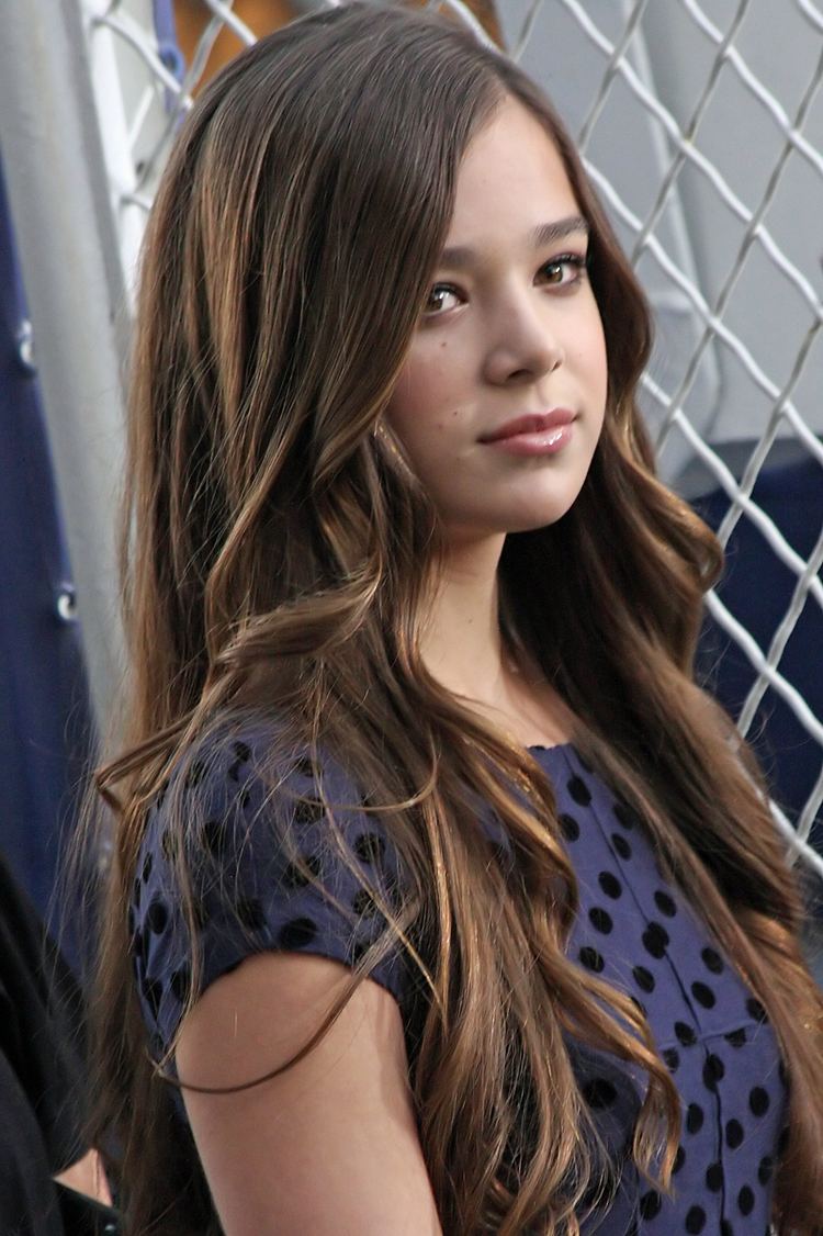 Hailee Steinfeld httpsuploadwikimediaorgwikipediacommonsaa