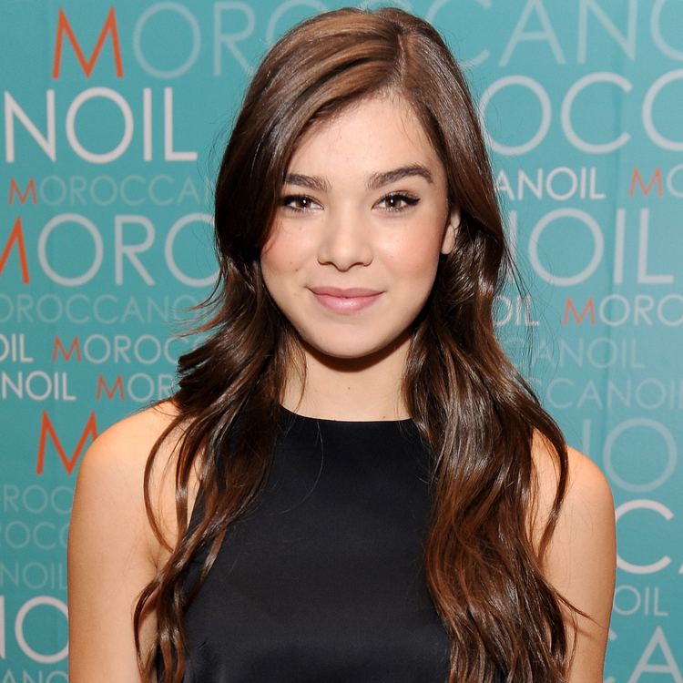 Hailee Steinfeld Hailee Steinfeld 23 Actors Perfect For Netflix39s A