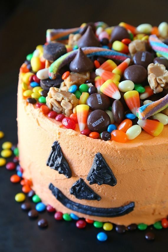 Halloween cake 30 Easy Halloween Cakes Recipes amp Ideas for Halloween Cake Decorating