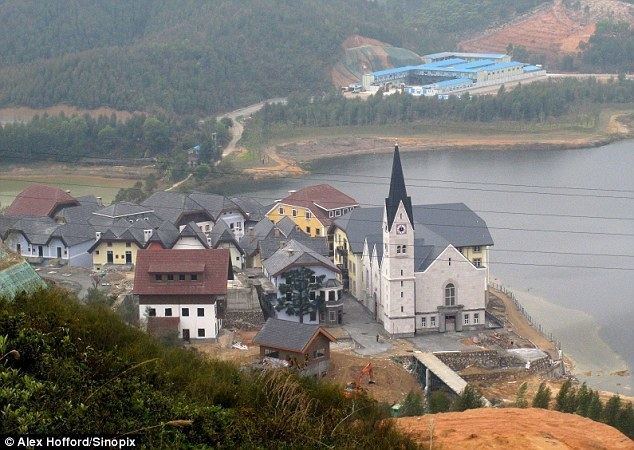 Hallstatt (China) How the Chinese are building exact replicas of an Austrian village