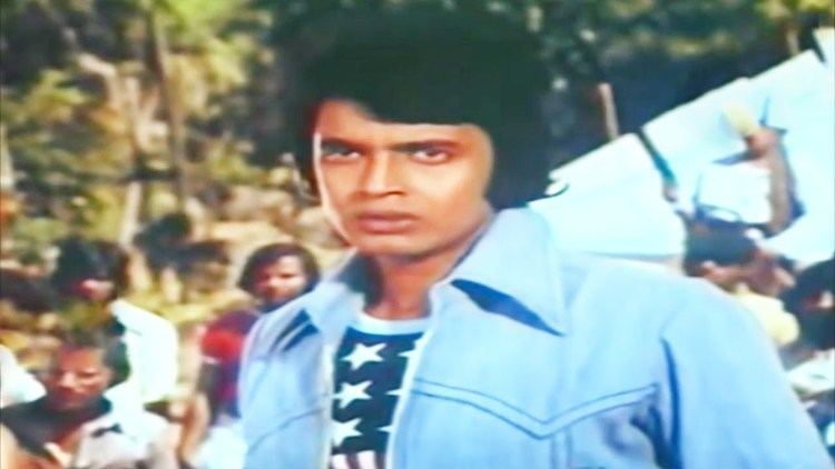 Mithun Chakraborty Saves Sarika From Kidnappers Hamara Sansar