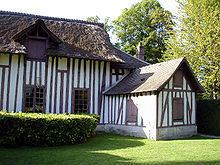 Hameau de Chantilly httpsuploadwikimediaorgwikipediacommonsthu