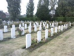Hamilton Road Cemetery, Deal httpsuploadwikimediaorgwikipediacommonsthu