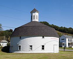 Hamilton Round Barn httpsuploadwikimediaorgwikipediacommonsthu