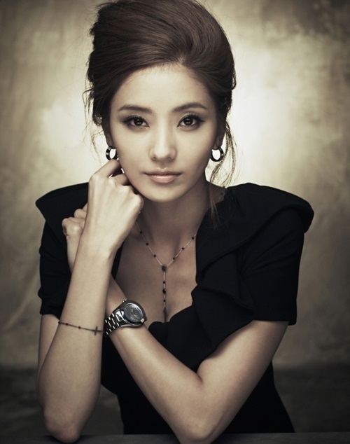 Han Chae-young Disc Han Chae Young or Song Hye Kyo Celebrity Photos