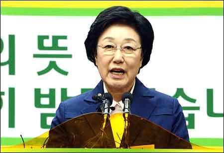 Han Myeong-sook Main opposition leader resigns