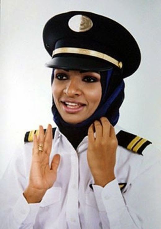 Hanadi Zakaria al-Hindi Hanadi Zakaria alHindi commercial airline pilot Saudi Arabia 2005