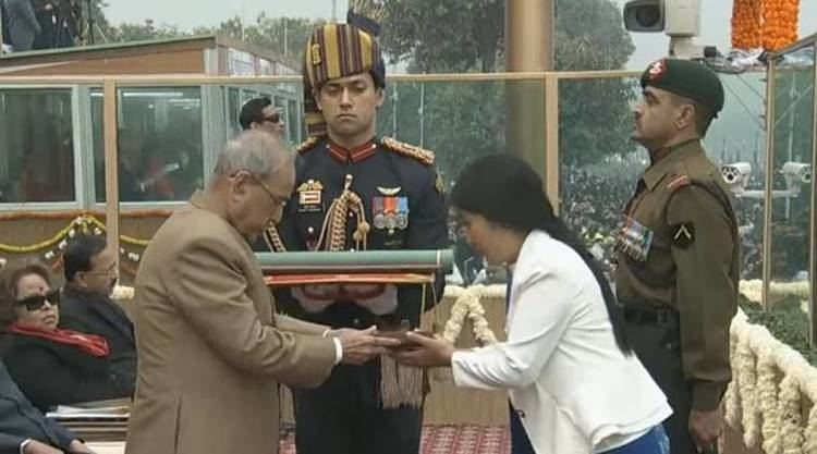 Hangpan Dada Martyred soldier Hangpan Dada39s widow receives Ashok Chakra The
