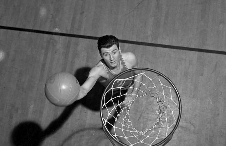 Hank Luisetti With 1 hand Stanford39s Hank Luisetti pushed basketball