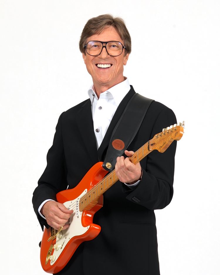 Hank Marvin theartsdesk QampA Guitarist Hank Marvin New music reviews