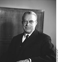 Hans Globke httpsuploadwikimediaorgwikipediacommonsthu