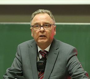 Hans-Jürgen Papier httpsuploadwikimediaorgwikipediacommonsthu