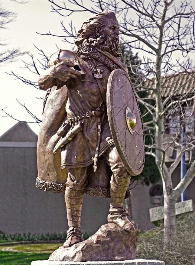 Harald Fairhair Statue of the first King of Norway Harald Hrfagre pics