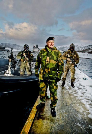 Harald Sunde (general) N slakter han Regjeringens forsvarspolitikk Men som forsvarssjef