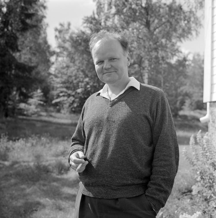 Harald Sverdrup (writer)